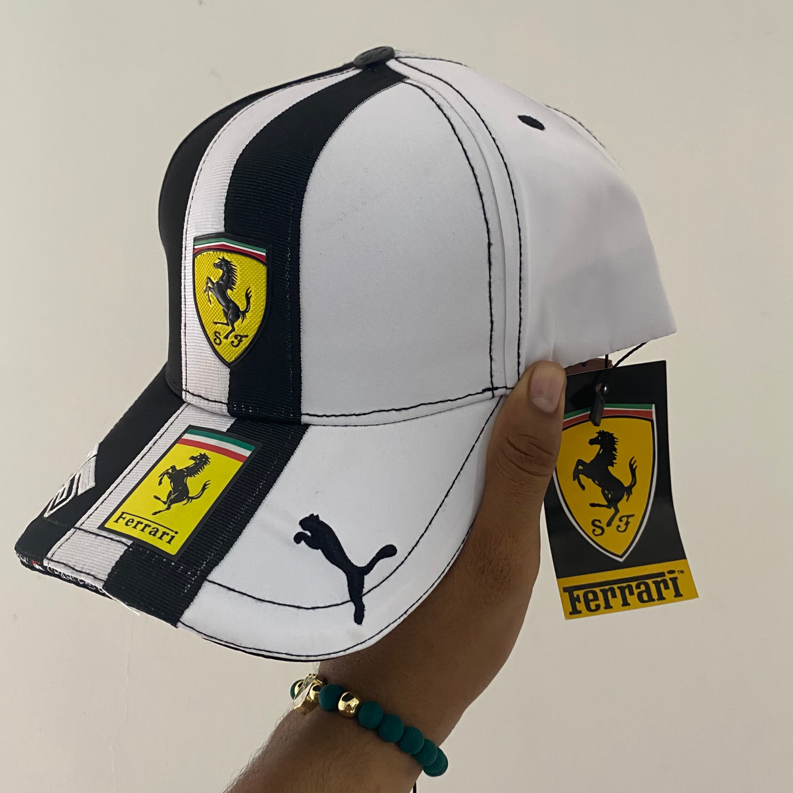 FERRARI BLACK- WHITE