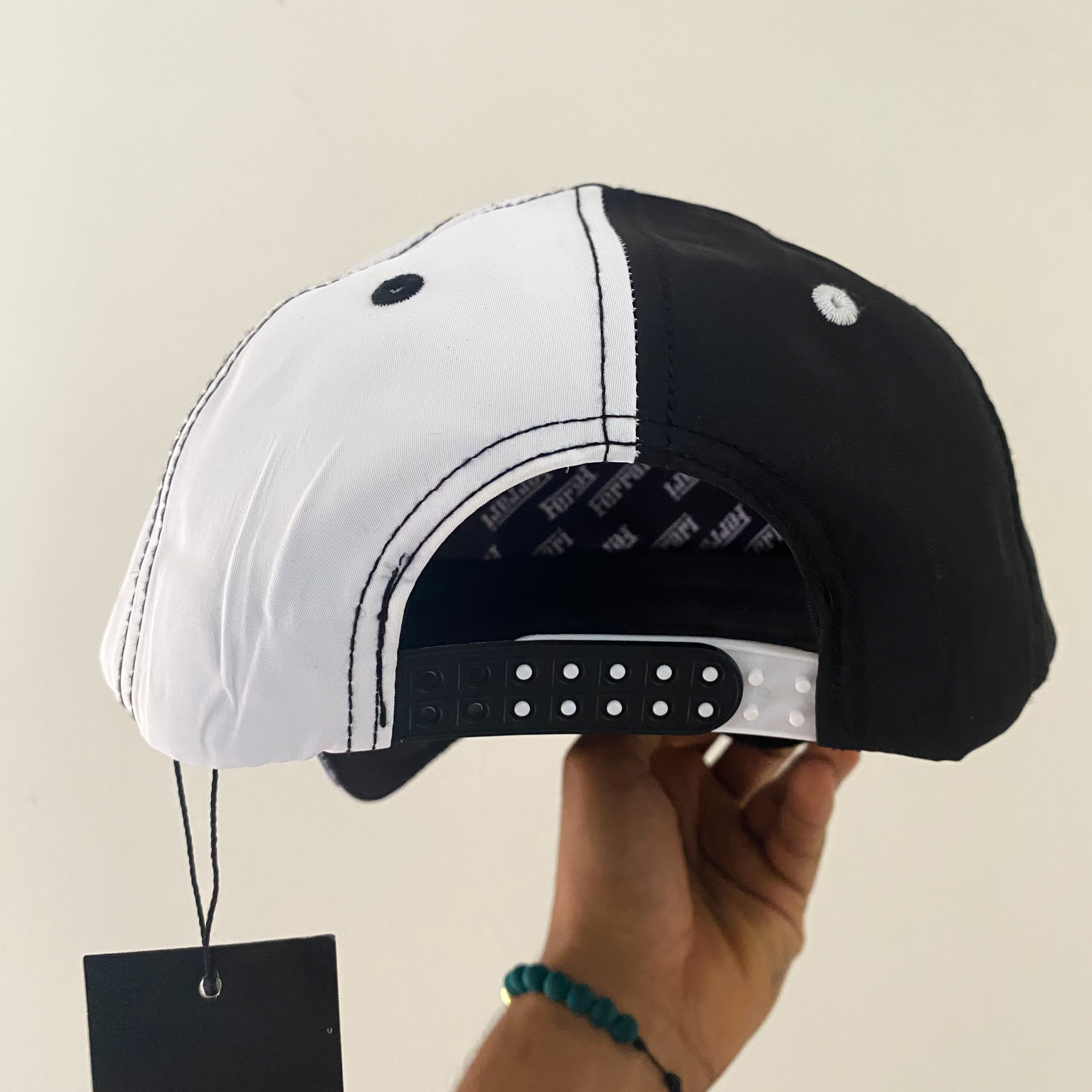 FERRARI BLACK- WHITE