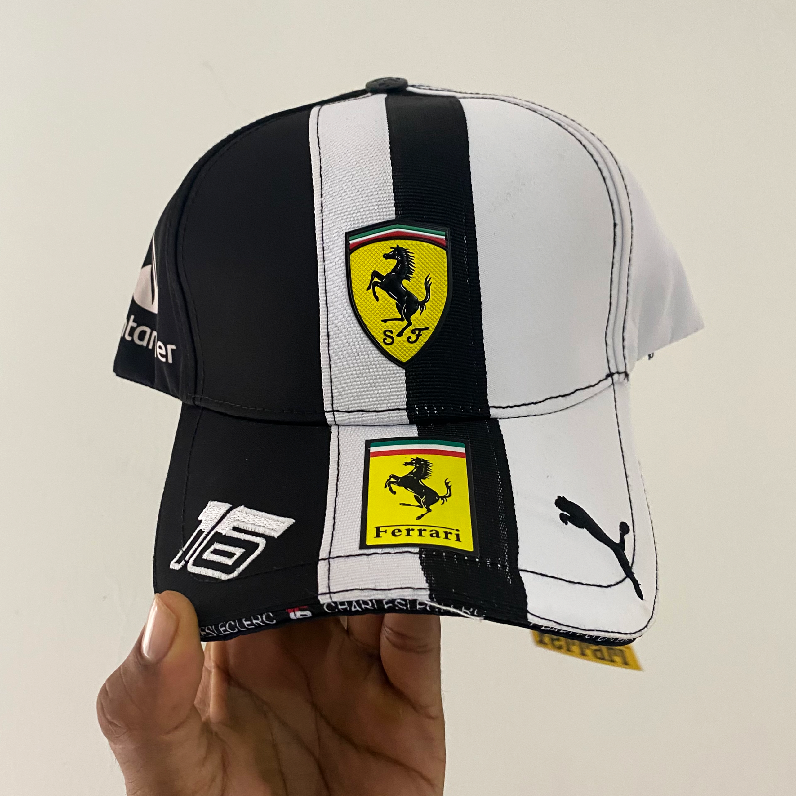 FERRARI BLACK- WHITE