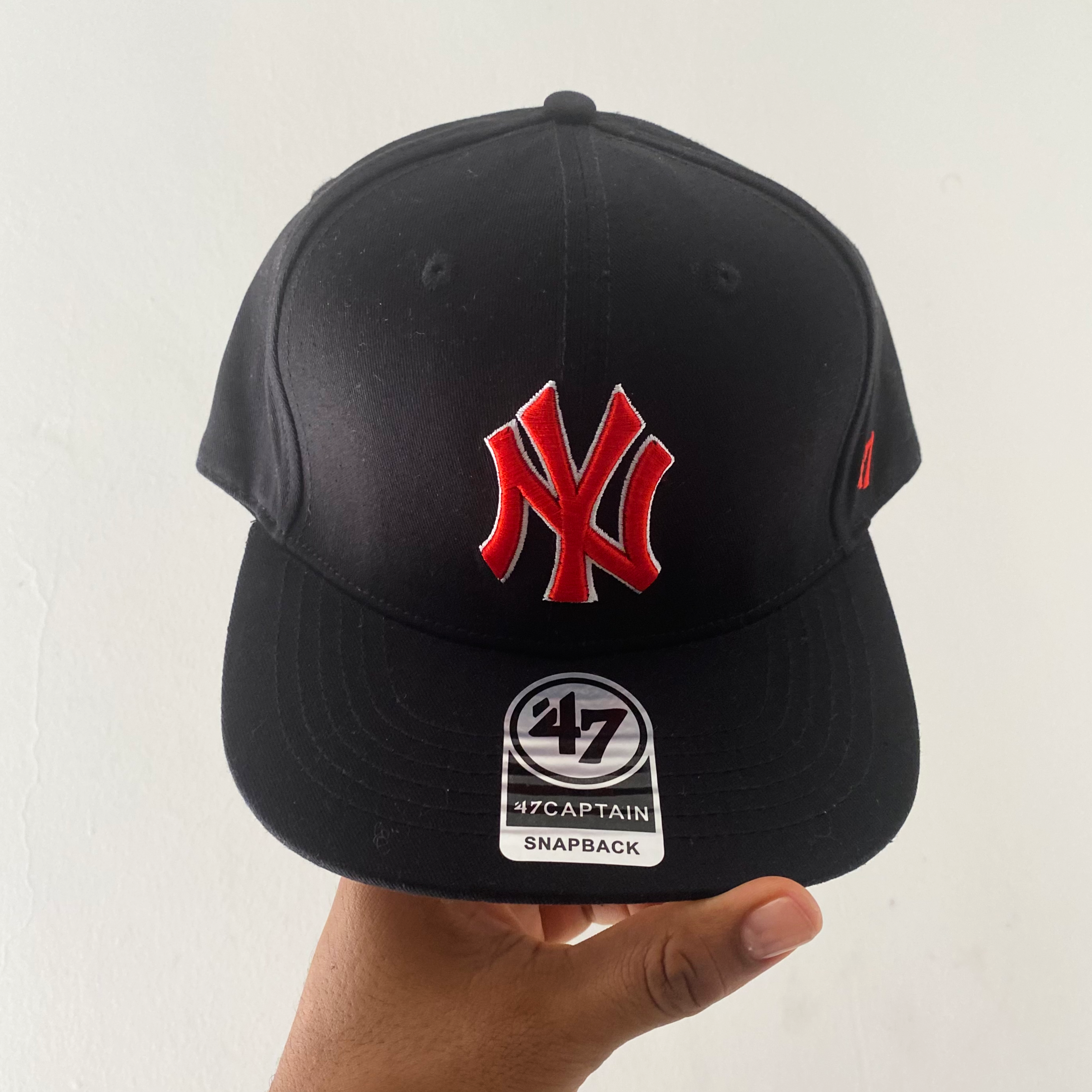 GORRA YANKEES RED & BLACK