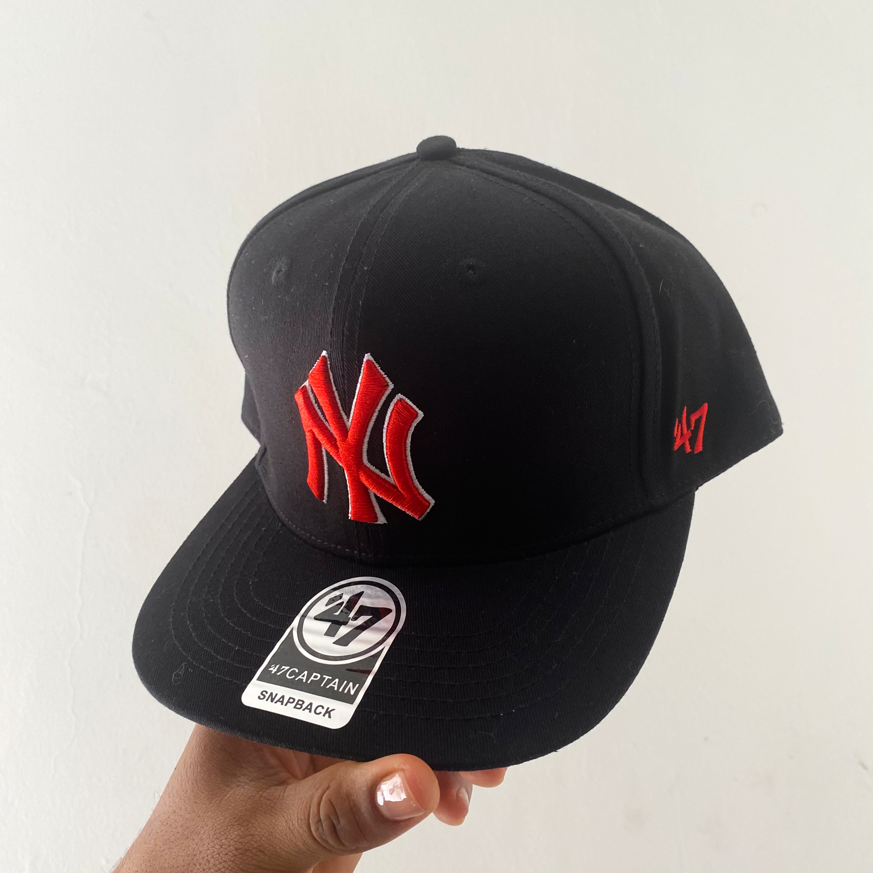 GORRA YANKEES RED & BLACK