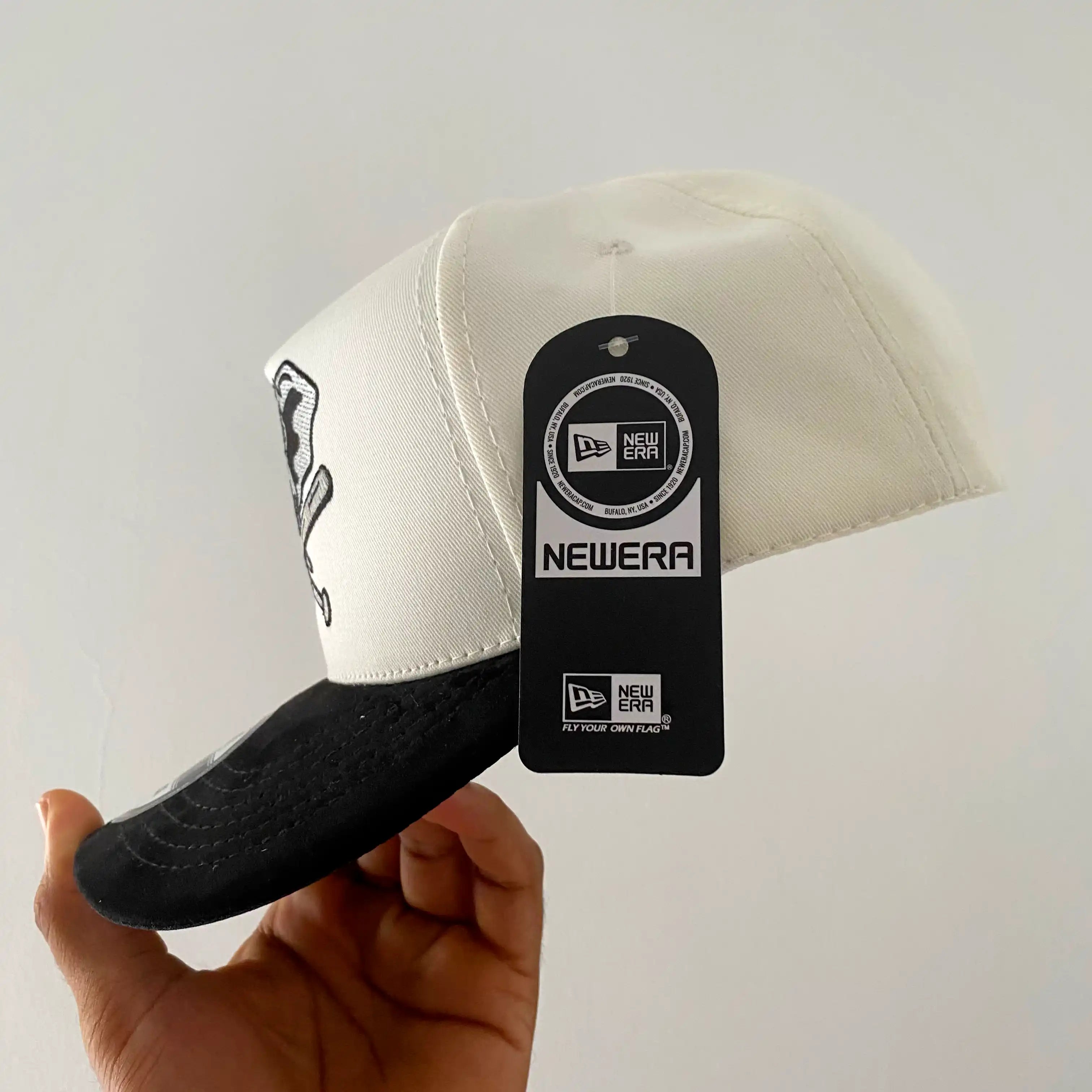 OAKLAND CREMA Y NEGRO