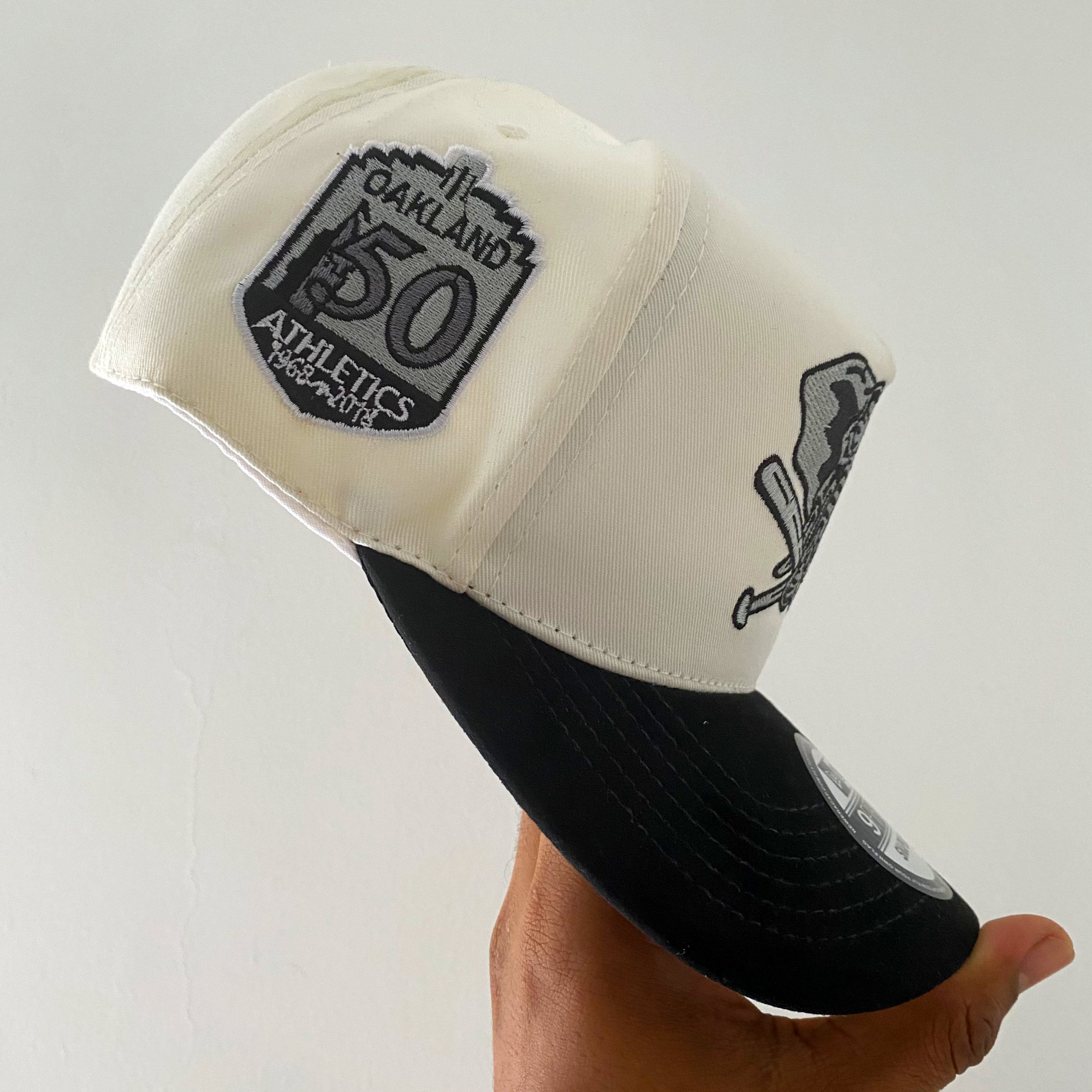 OAKLAND CREMA Y NEGRO