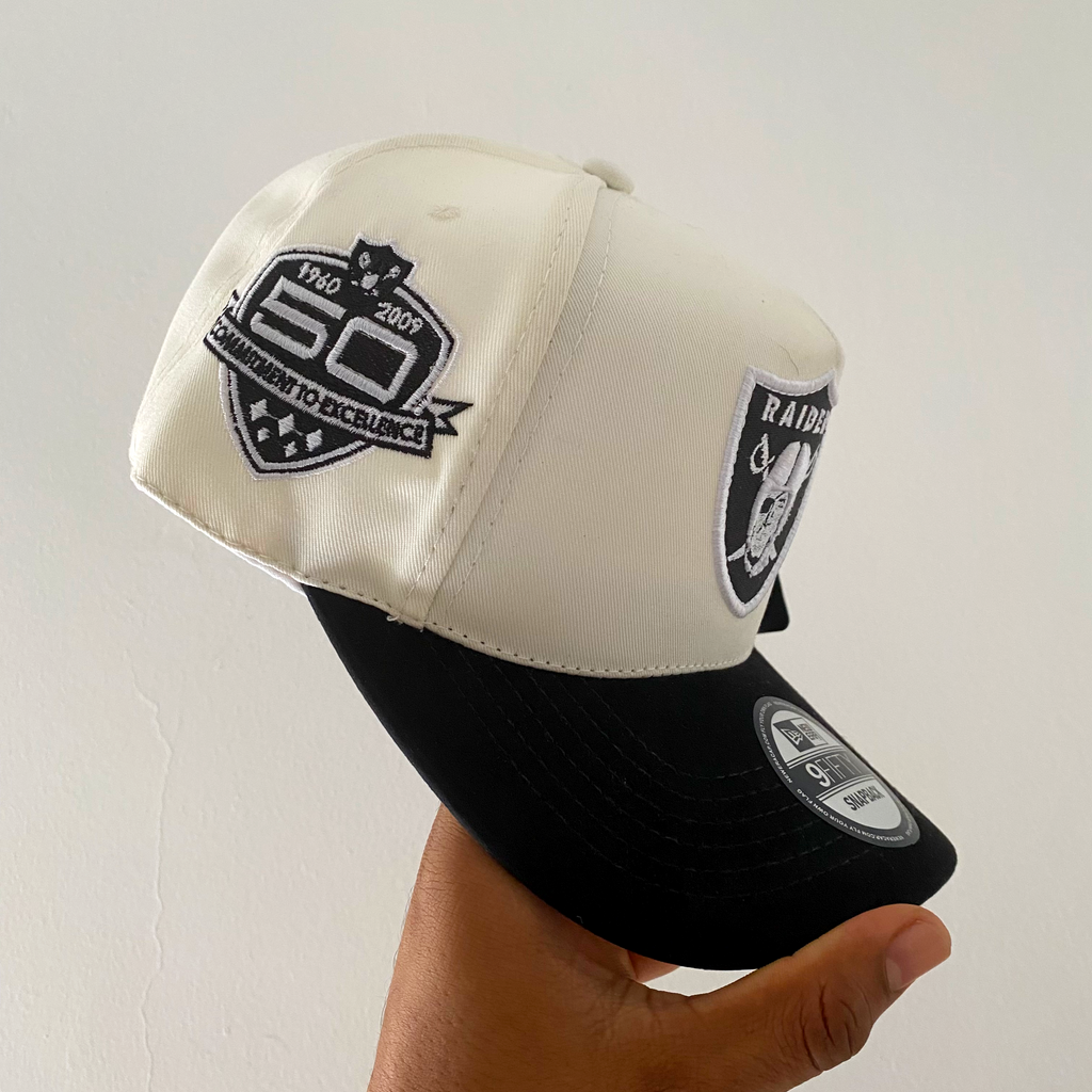 CAP RAIDERS CREMA-NEGRO