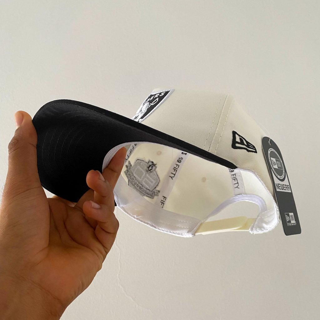CAP RAIDERS CREMA-NEGRO